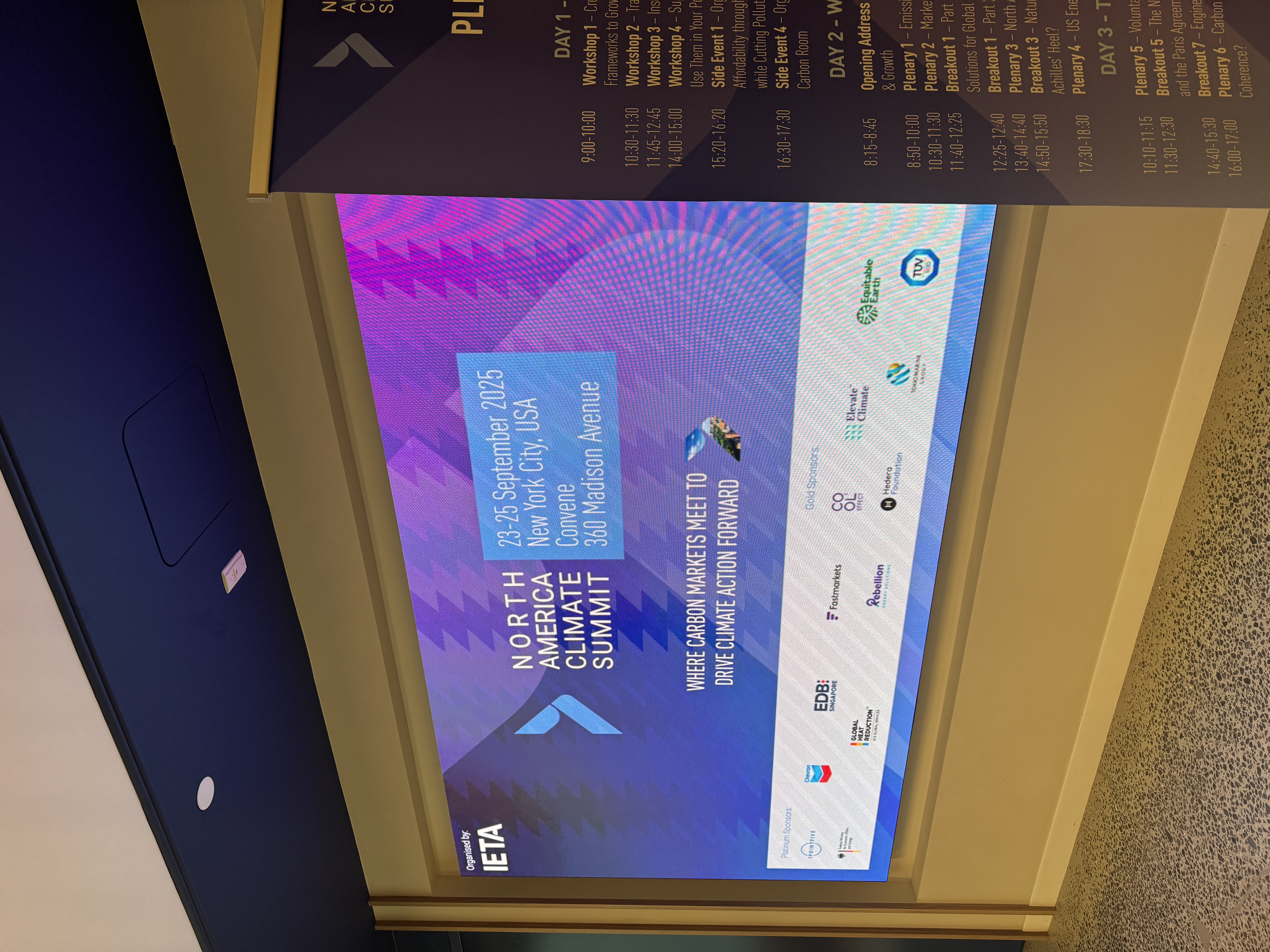 STRAATOS booth experience
